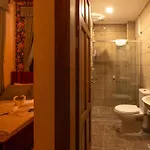 Araz White House Hotel Burgaz