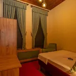 Araz White House *