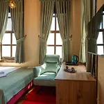 Araz White House Hotel *