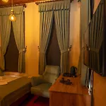 Araz White House Hotel