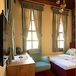 Araz White House Hotel *
