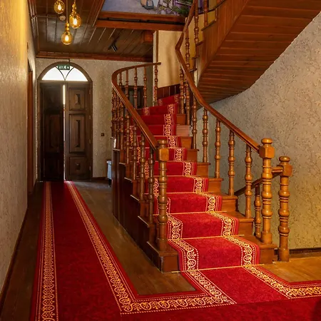 Araz White House Hotel