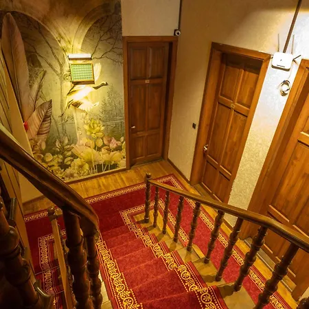 Araz White House Hotel *
