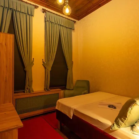 Araz White House Hotel *