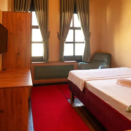 Hotel Araz White House *