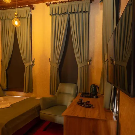 Araz White House Hotel