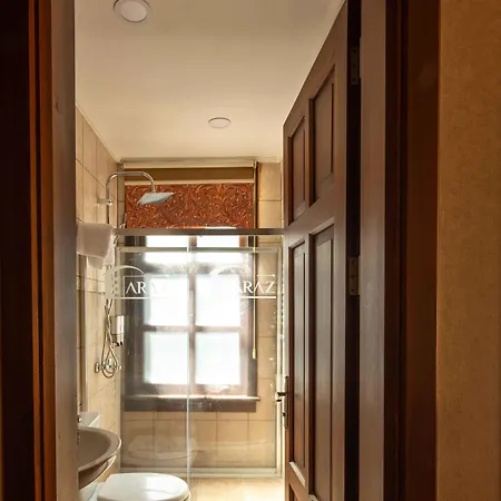 Ξενοδοχείο Araz White House