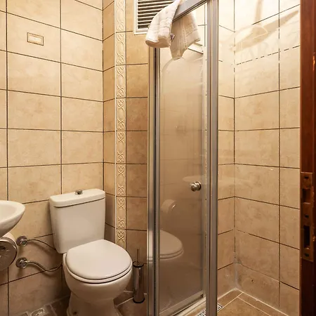 Araz White House Ξενοδοχείο *